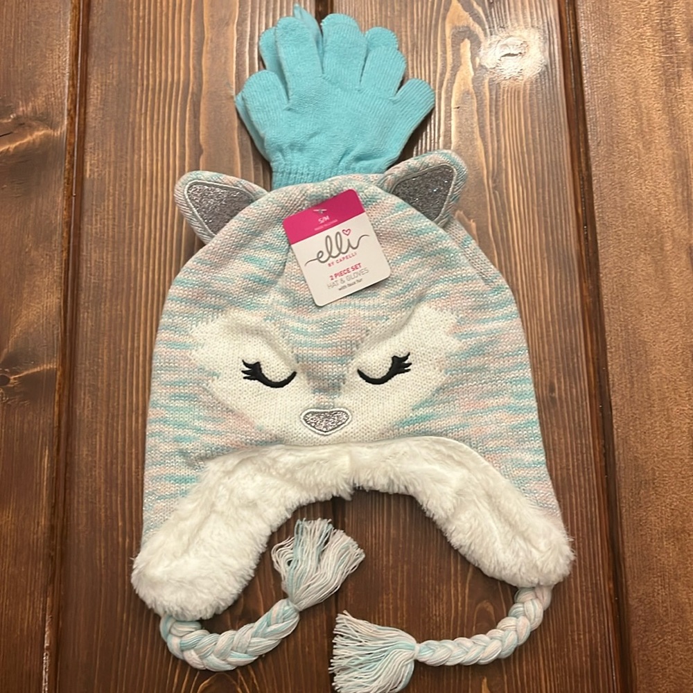 Cat toboggan with braids and gloves